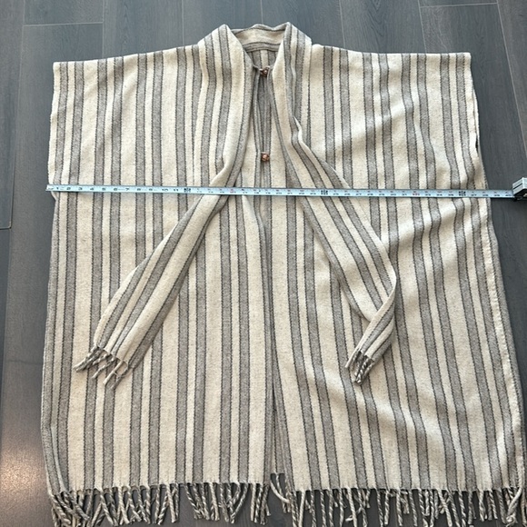 Vintage 70s Wool Blanket Cape Poncho Coat with Fringes One Size - Picture 12 of 13